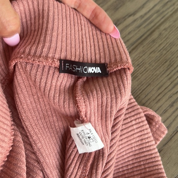 Ribbed fashionnova leggings size Medium no rips tears or stains - Picture 3 of 3